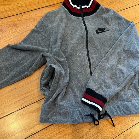 ‼️ NIKE Women’s ZipUp Jacket‼️ - Picture 2 of 3